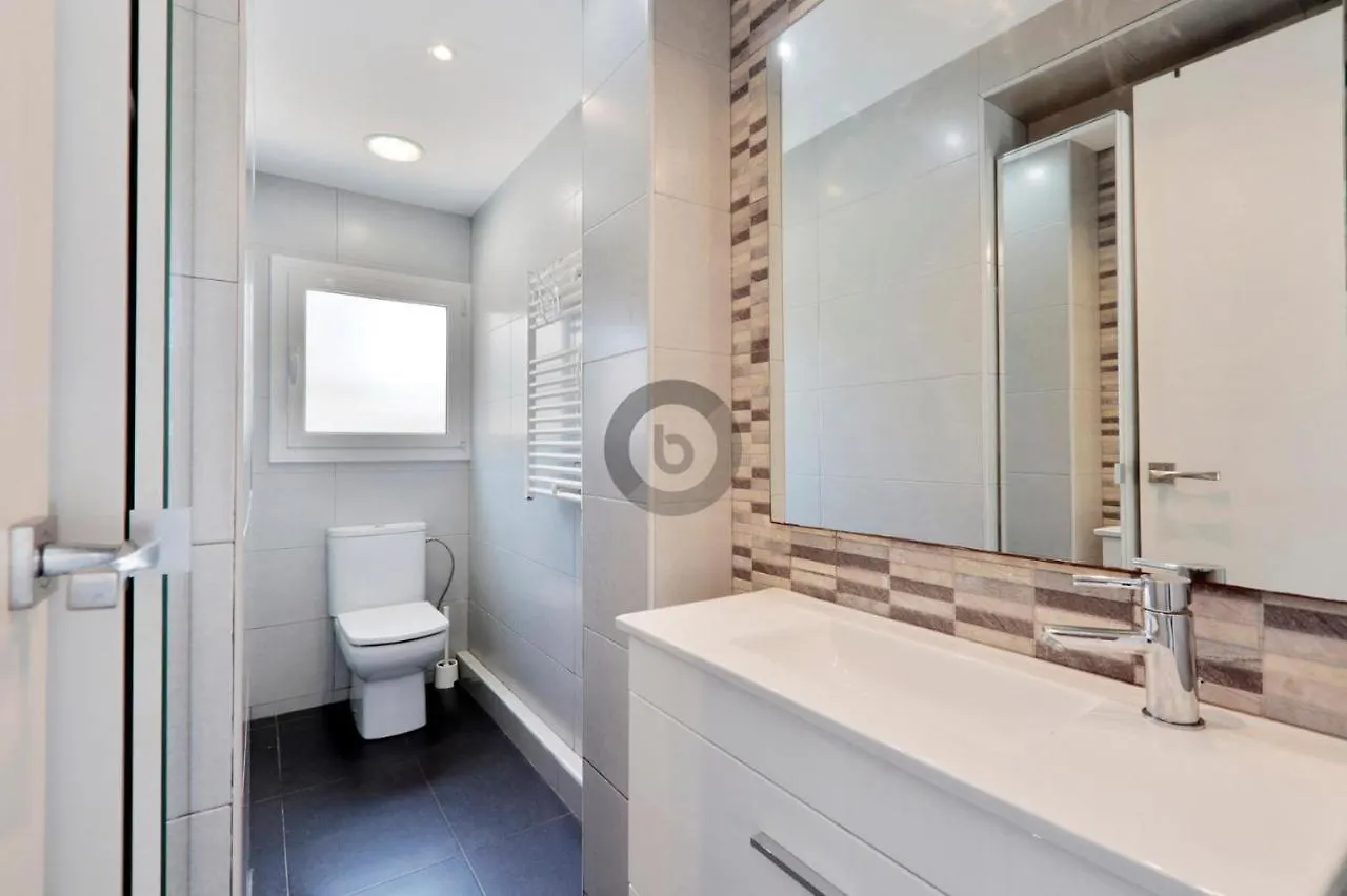 Room In Apartment 4 Carrer De Trelawny Barcelona
