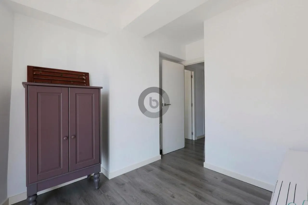 Room In Apartment 4 Carrer De Trelawny Barcelona 0*,  Spain