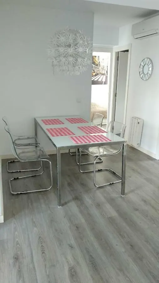 Room In Apartment 4 Carrer De Trelawny Barcelona 0*,