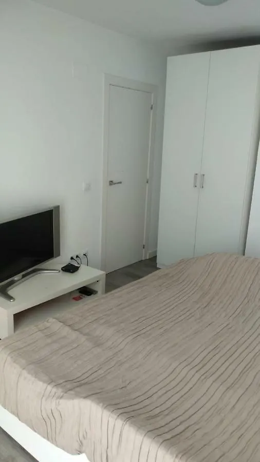 Room In Apartment 4 Carrer De Trelawny Barcelona Homestay