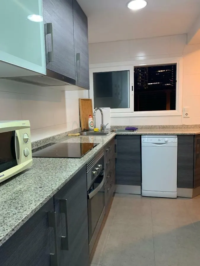Homestay Room In Apartment 4 Carrer De Trelawny Barcelona