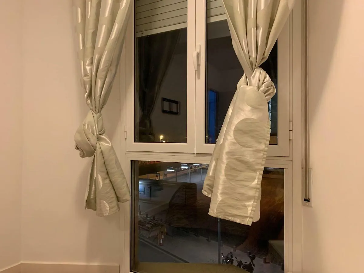 Room In Apartment 4 Carrer De Trelawny Barcelona Spain