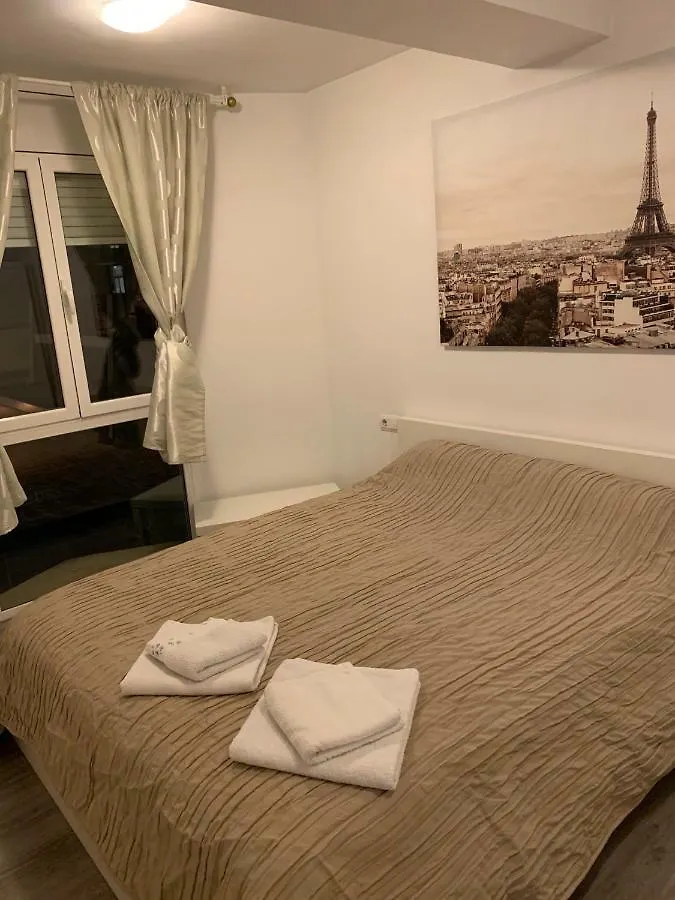 Room In Apartment 4 Carrer De Trelawny Barcelona