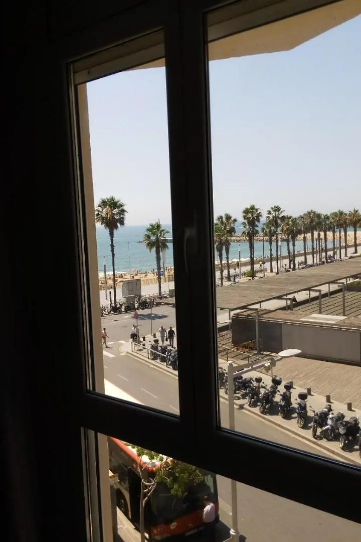 ברצלונה Room In Apartment 4 Carrer De Trelawny בית אירוח
