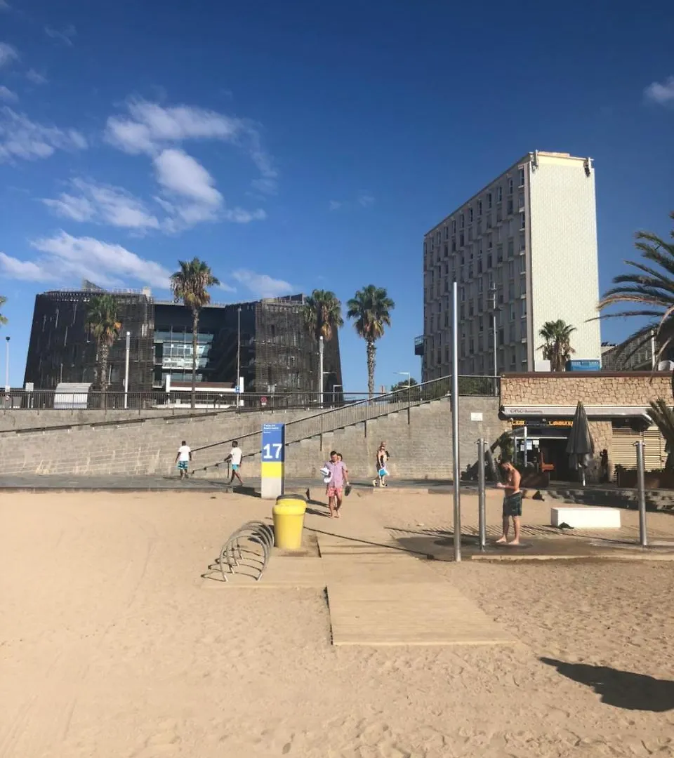 ברצלונה Room In Apartment 4 Carrer De Trelawny 0*,