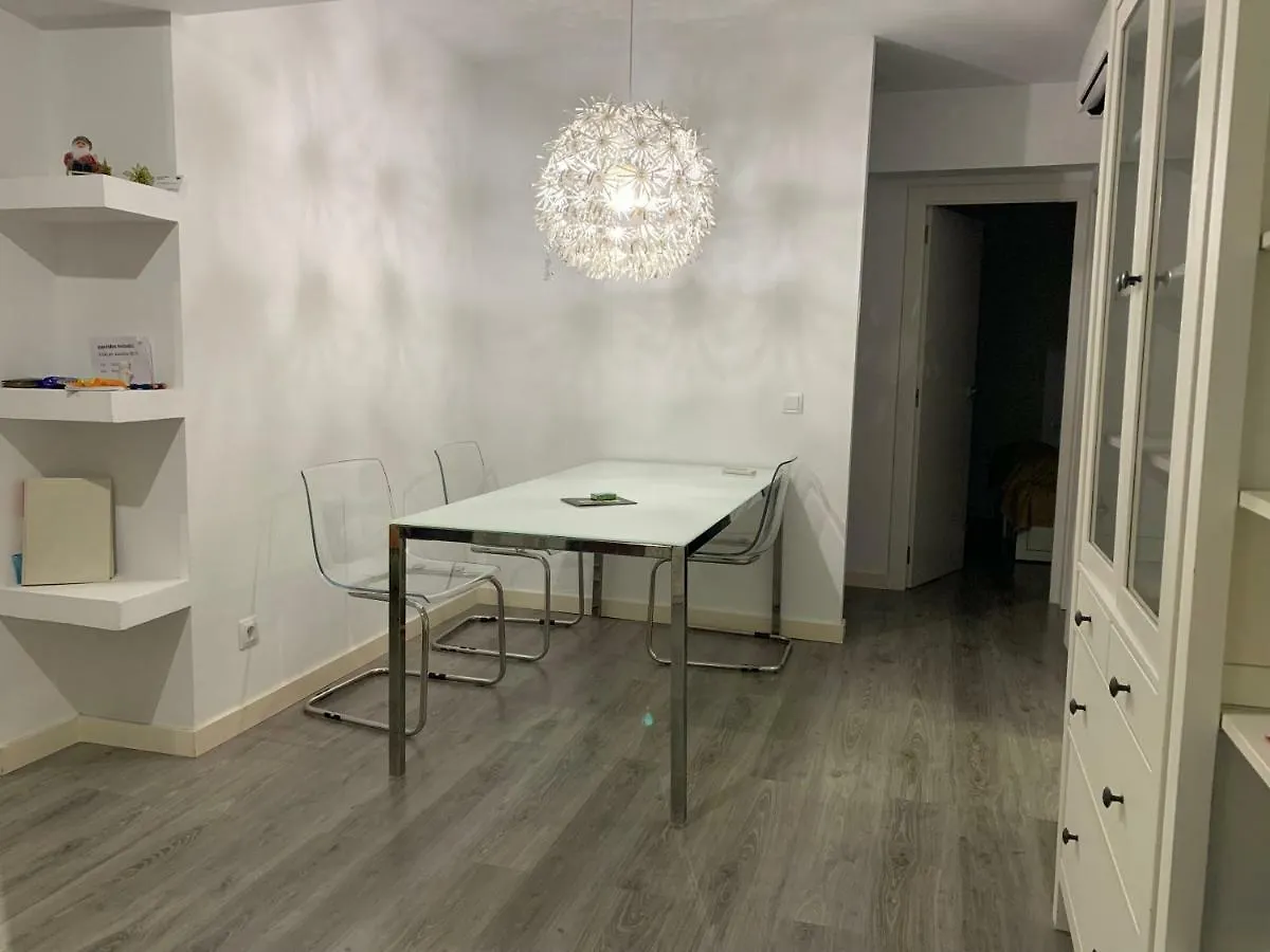 הקונטקטים של Room In Apartment 4 Carrer De Trelawny